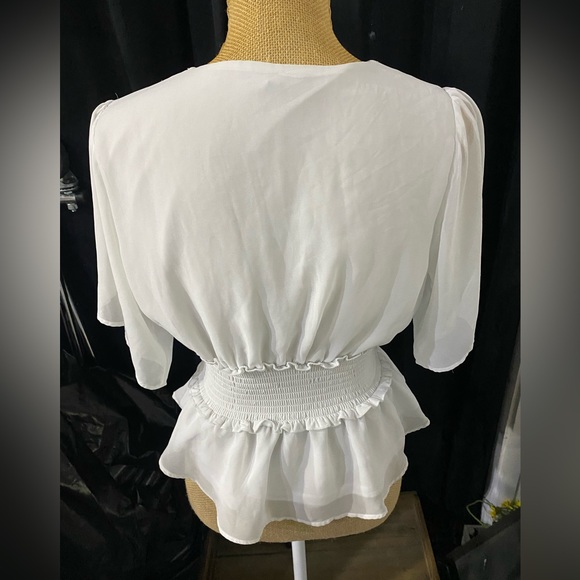 White blouse - Picture 2 of 3